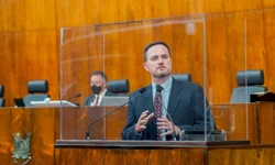 Eduardo Leite anuncia pré-candidatura ao governo do RS