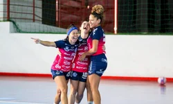 Austin Butler aparece como Rei do Rock em pôsteres deslumbrantes