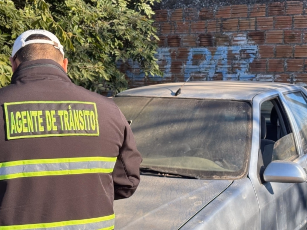 Nove veículos abandonados são removidos em nova fase de operação