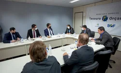 Particularidades do ensino híbrido são discutidas em reunião