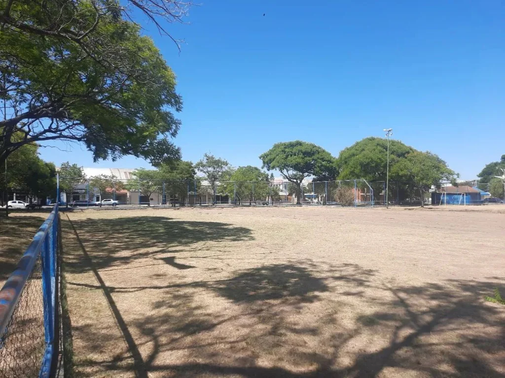 Iniciada obra da primeira quadra de society pública de Uruguaiana