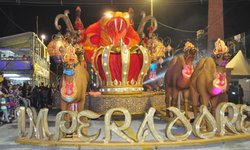 Atual campeã do Carnaval apresenta samba-enredo à comunidade no Parcão