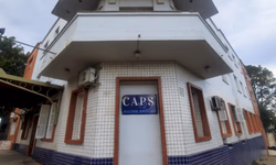 Projeto arrecada caixas de leite para tapar frestas de casas