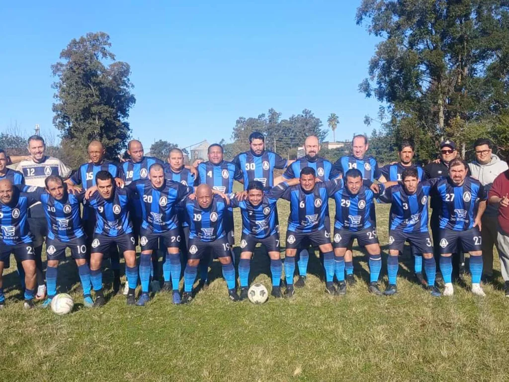 Azulão vira contra o Uruguaiana e embala estreia com goleada