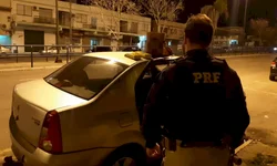 Mais de 60 pessoas são flagradas em festa clandestina