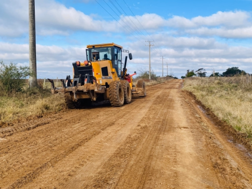 Força tarefa intensifica melhorias em estradas rurais