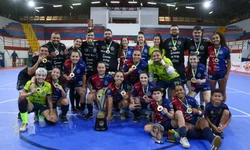 Disputa acirrada dá título à égua mais jovem da pista Argentina