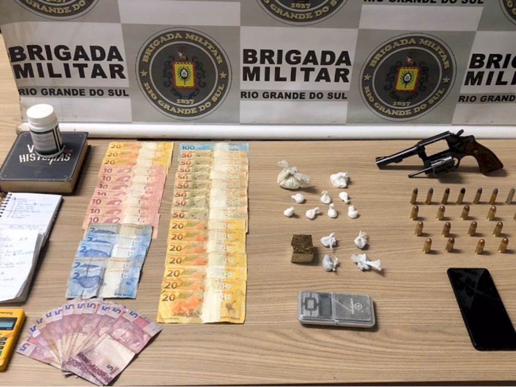 Jovem é preso com armas e drogas em Itaqui