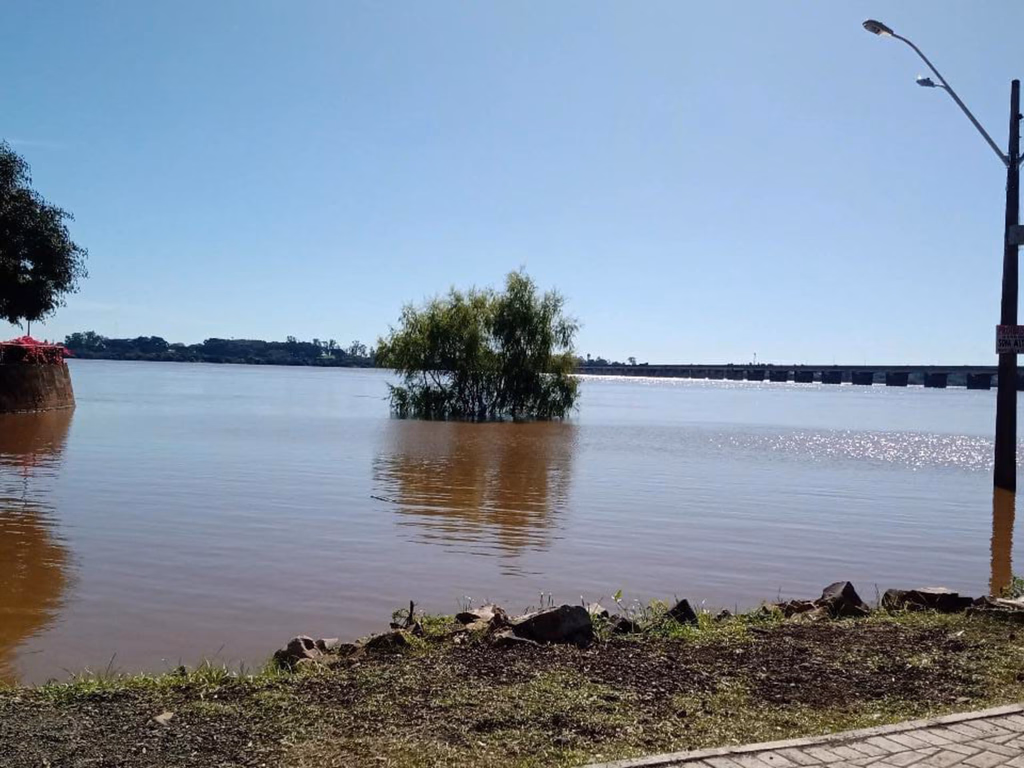 Rio Uruguai está recuando em Uruguaiana