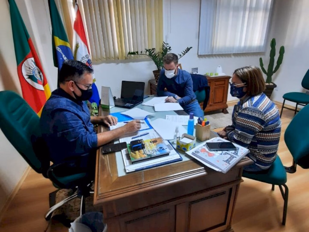 Prefeito debate próximas ações para qualificação da educação