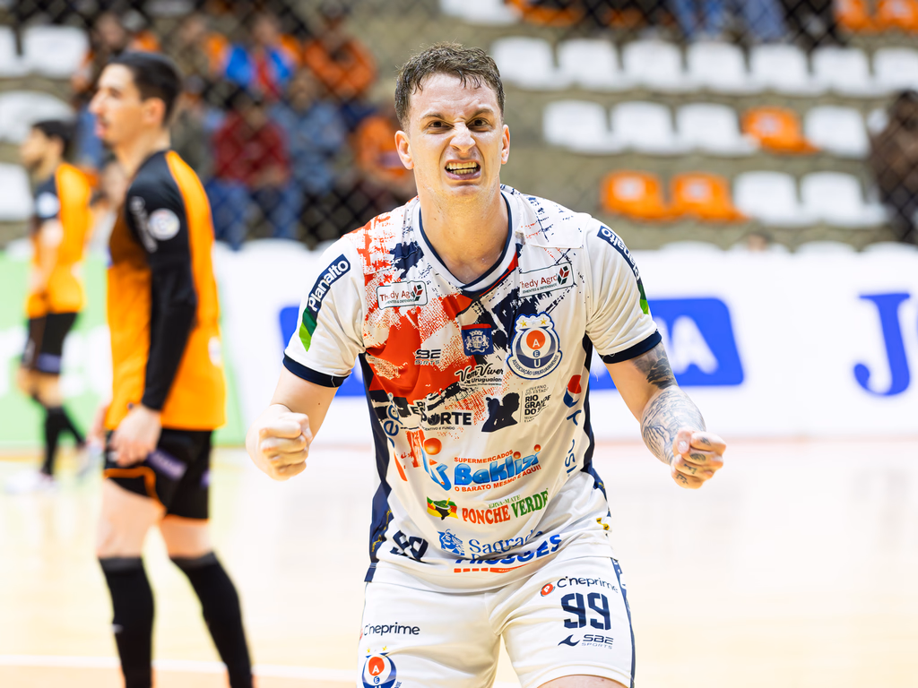 Uruguaianense goleia a ACBF em Carlos Barbosa