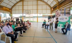 Professora Marisele lança livro voltado à alfabetização