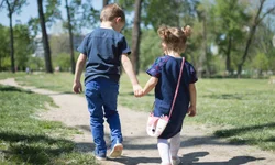 Crianças são resgatadas após serem vistas sozinhas no centro