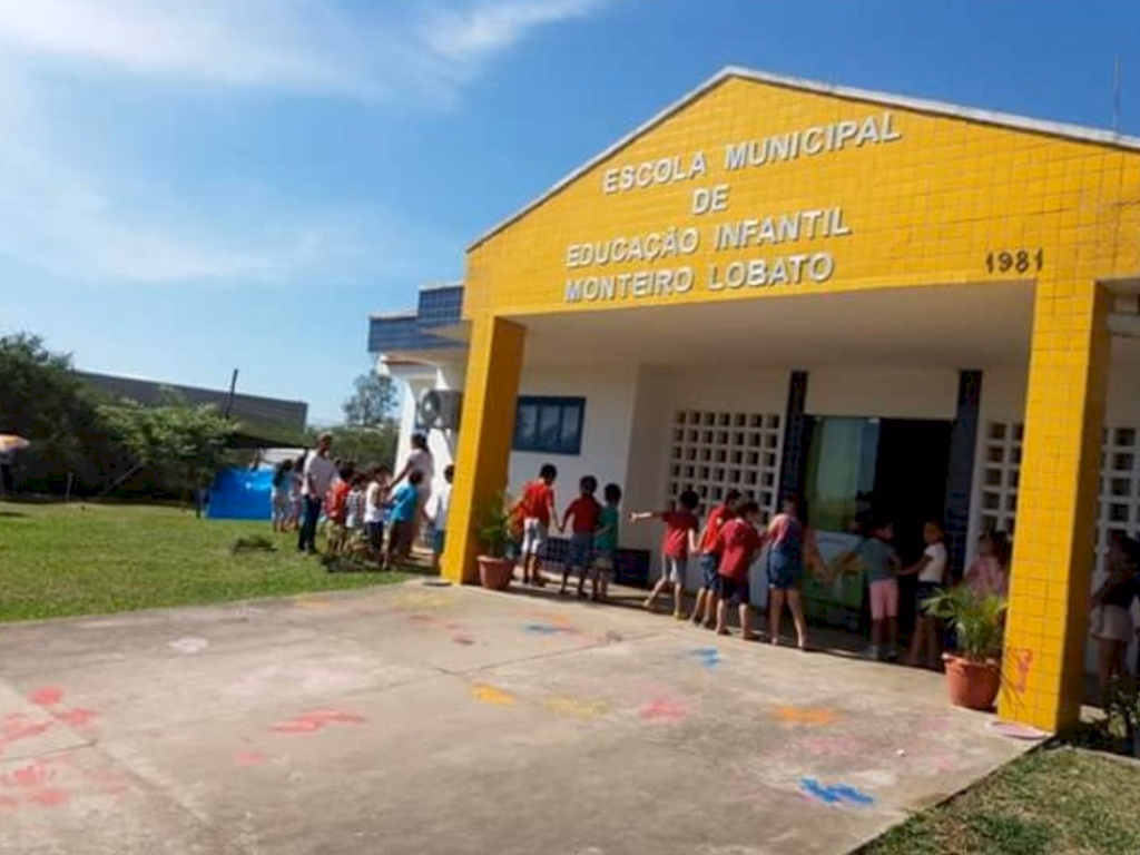 Escola Monteiro Lobato busca padrinhos para seus alunos
