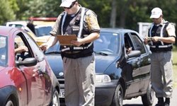 Após júri, acusado de esfaquear a companheira é libertado