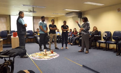 Estudantes recebem instruções educativas de trânsito