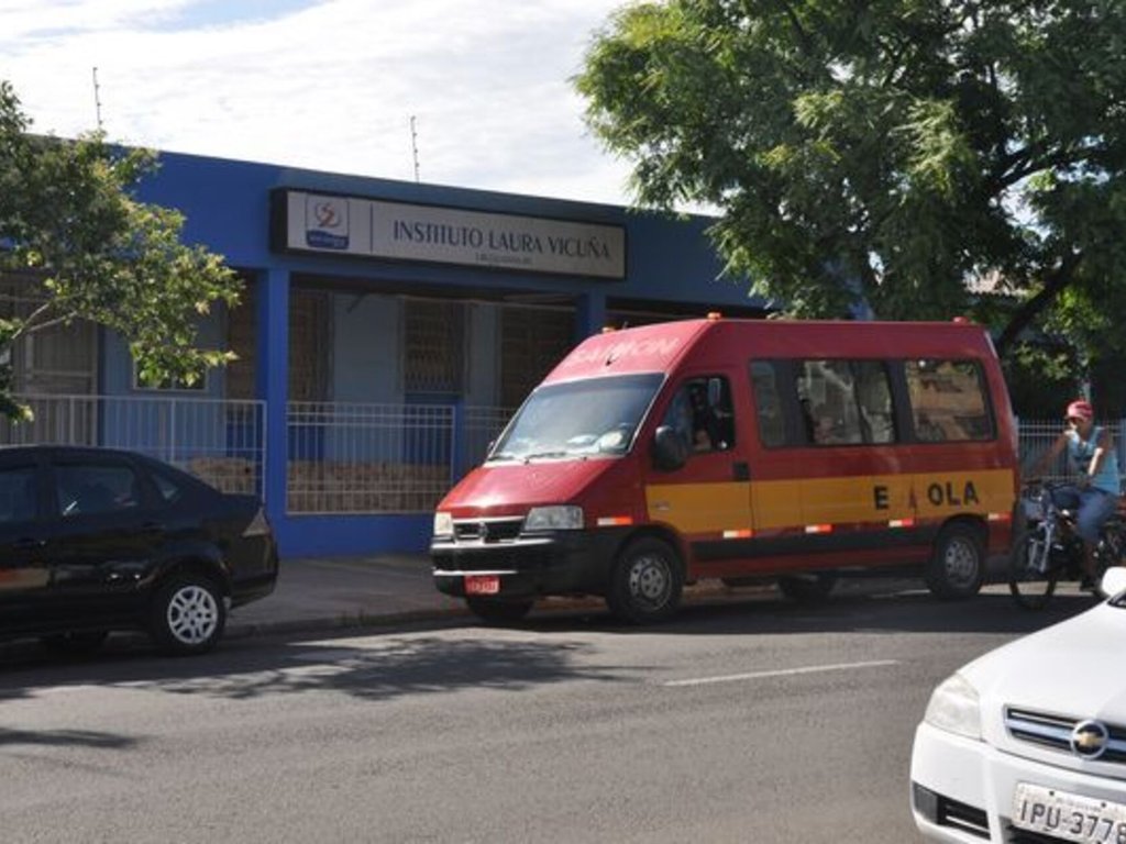 Aluno que agrediu professora será transferido da escola