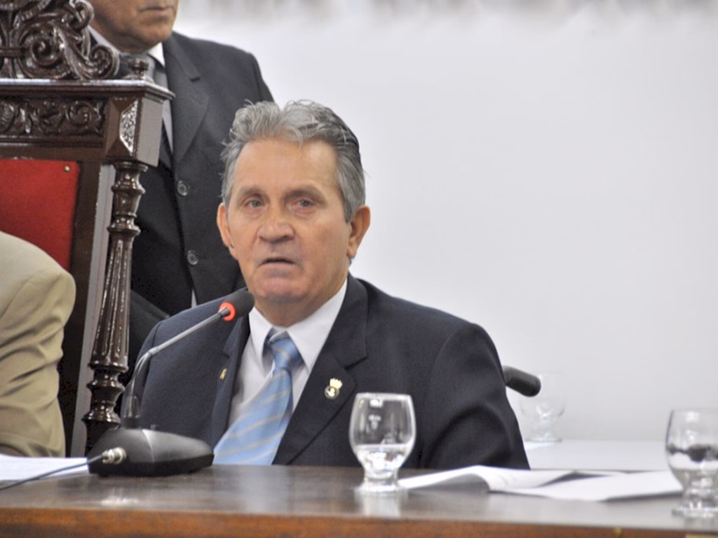 Irani pede que Ronnie regulamente lei que impede corte de água e luz