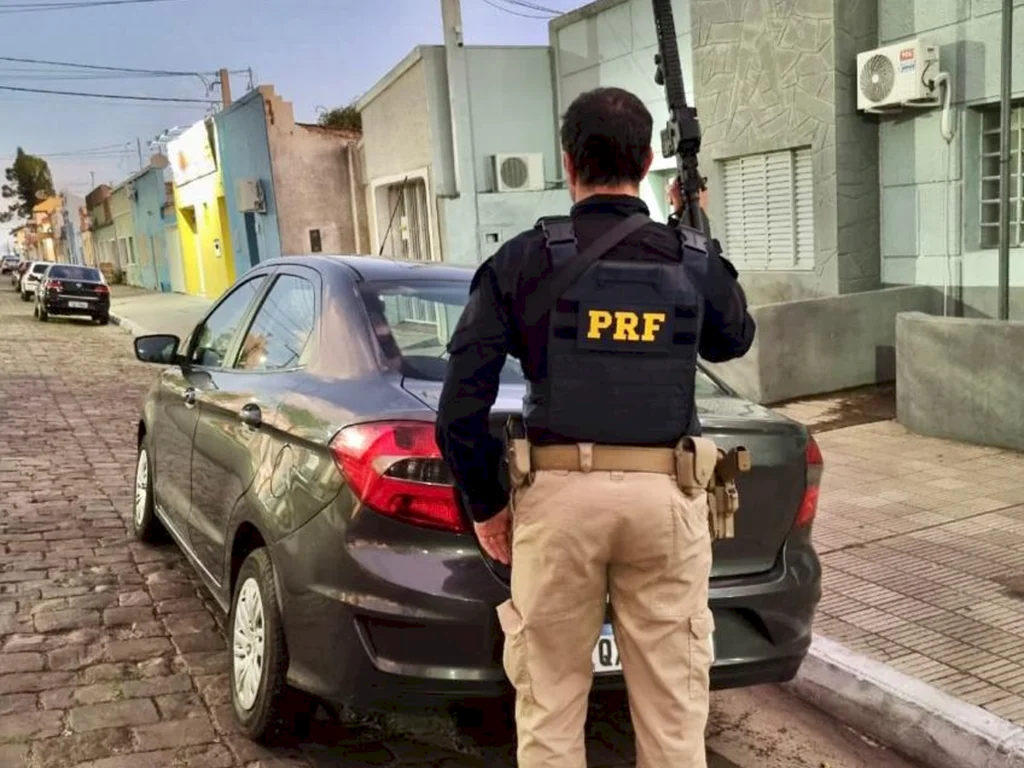 Uruguaio é preso por conduzir carro brasileiro roubado