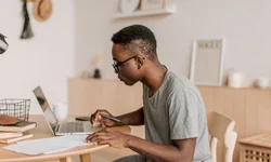 Projeto da Unipampa espalha poesias pela cidade