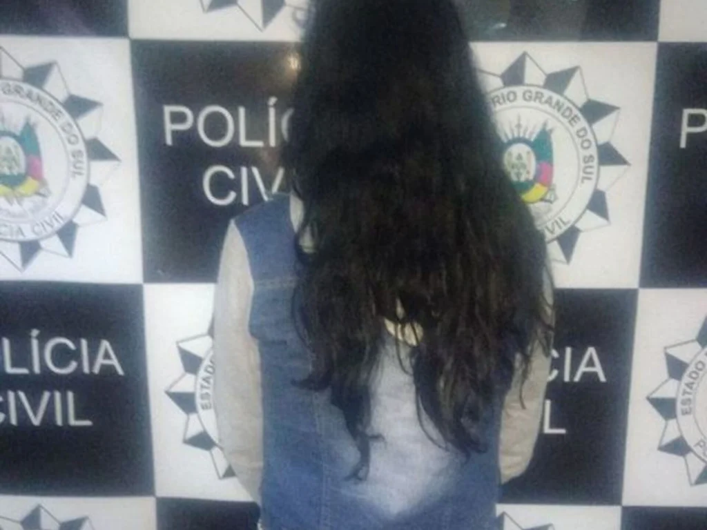 Mulher é presa com drogas escondida na fralda da filha