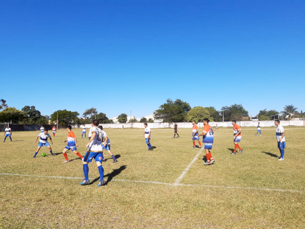 Parma empata e mantém liderança