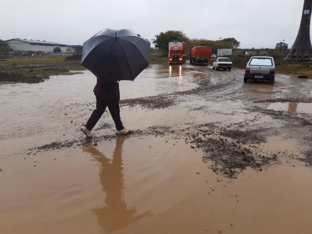 Chuva causa alagamentos em Uruguaiana
