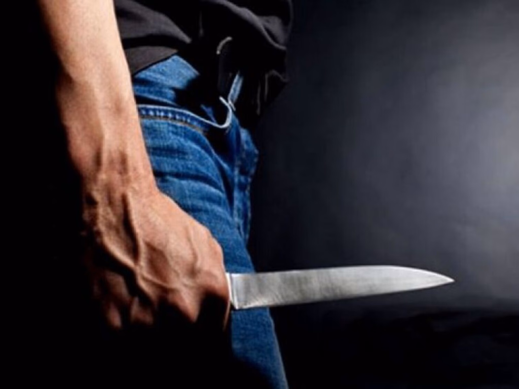 Homem é preso ao invadir escola armado