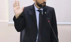 Gabriel Martines toma posse como vereador