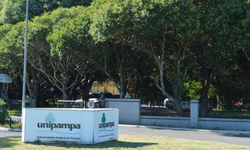 Estudantes recebem instruções educativas de trânsito