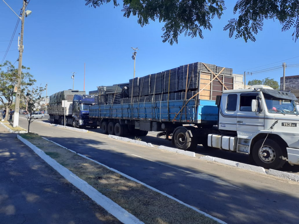 Montagem da avenida do samba já começou