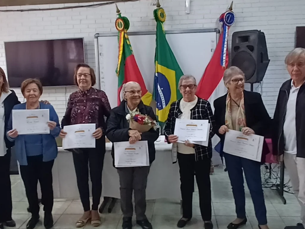 Professores da Escola Radiofônica são homenageadas pela 10ª CRE