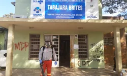 Veículos de carga que ingressam no país passam por sanitização