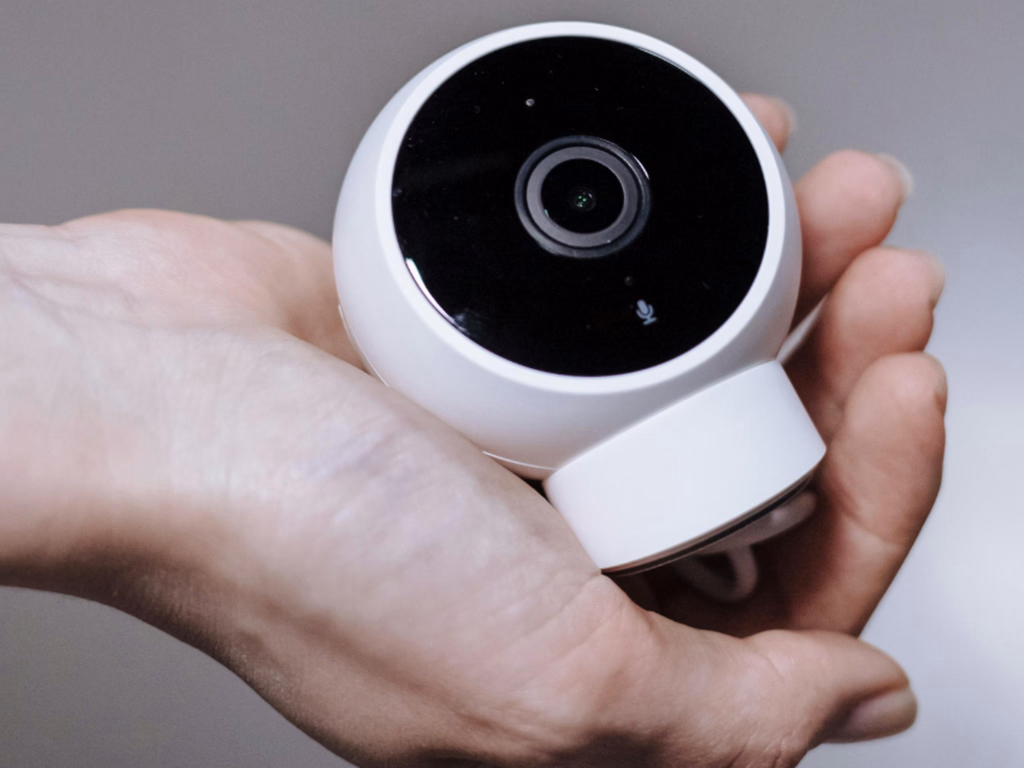 Mulher condenada por violar privacidade de vizinhas com câmera de segurança