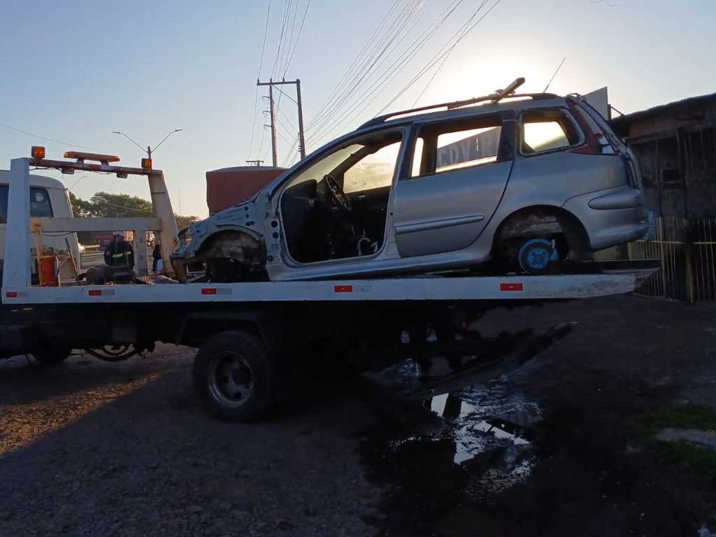 Operação retira 19 veículos abandonados das ruas