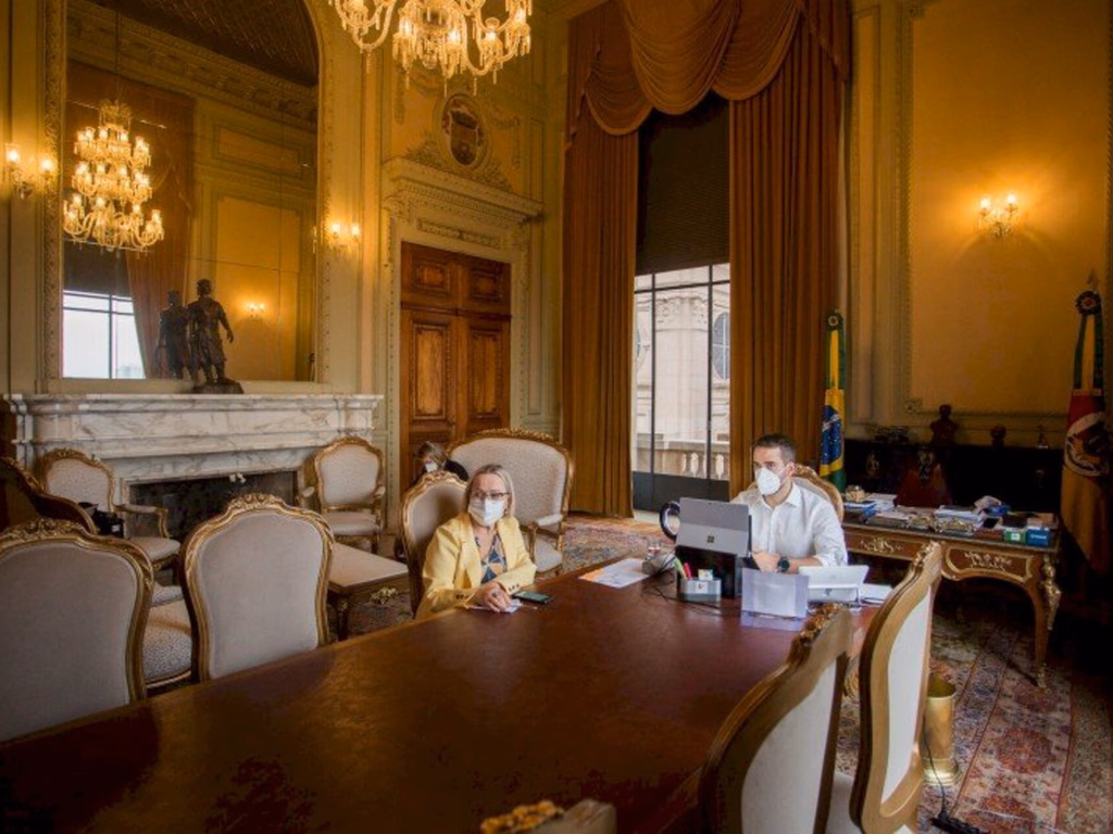 Leite mantém restrições de horários e aos finais de semana