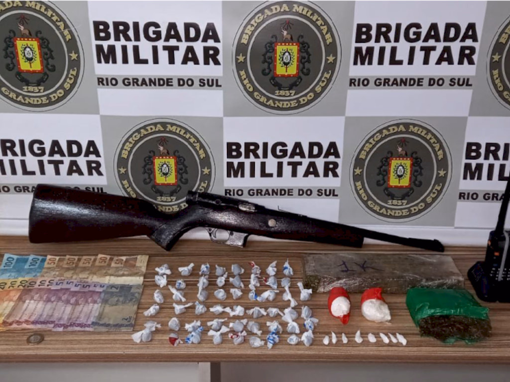 Homem é preso com mais de 35 porções de droga