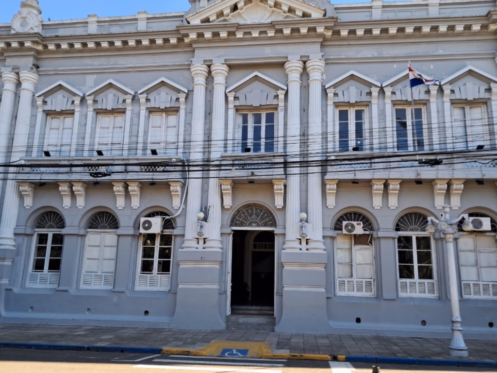 Mercados podem funcionar no feriado e Prefeitura terá expediente normal na sexta