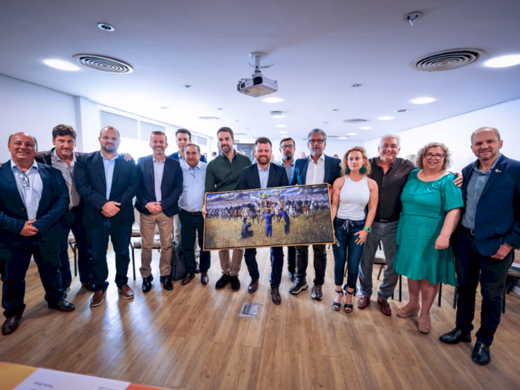 Amfro realiza reunião geral com participação do governador eleito