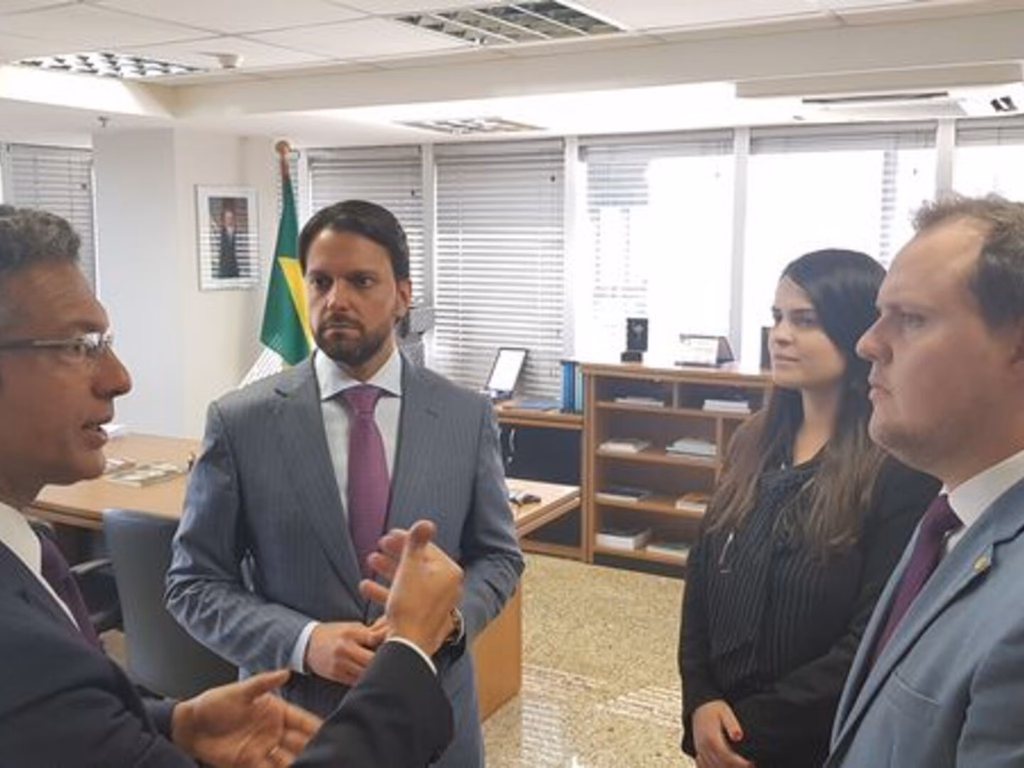 Comitiva debate manutenção da BR-290 e construção de nova ponte sobre o Ibicuí