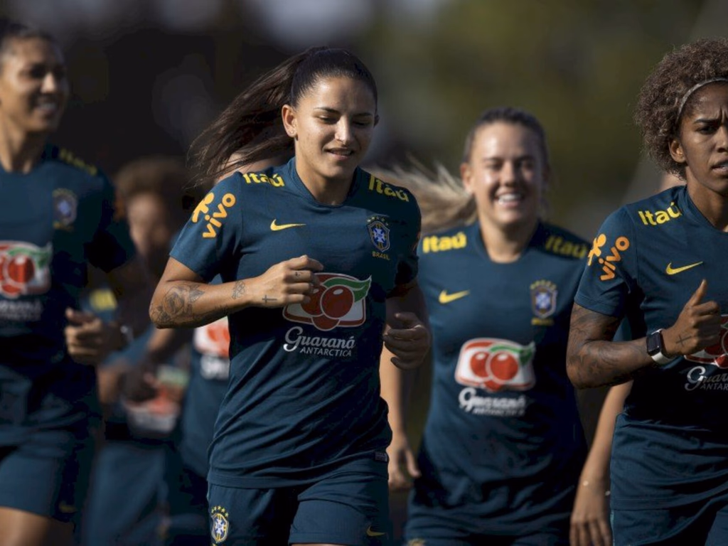 Pia comanda primeiro treino da Seleção Feminina em Viamão