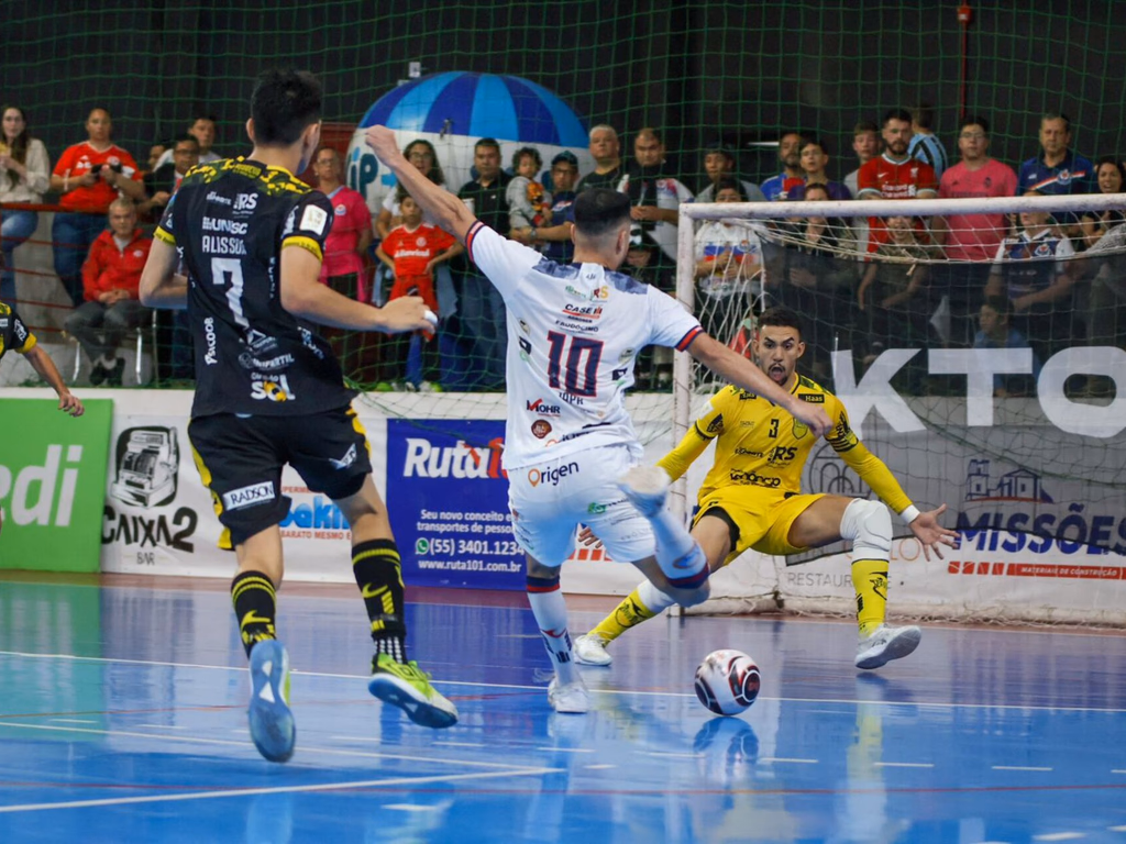 Uruguaianense em busca de garantir a liderança da fase de classificação da Liga