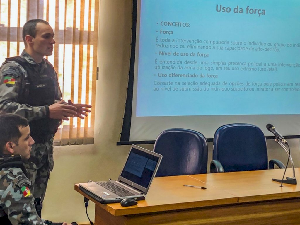 6ºBPChoque ministra curso para agentes de segurança