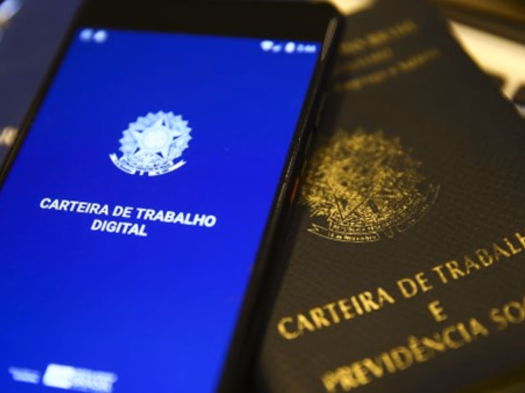 Demissões superam admissões no mês de abril