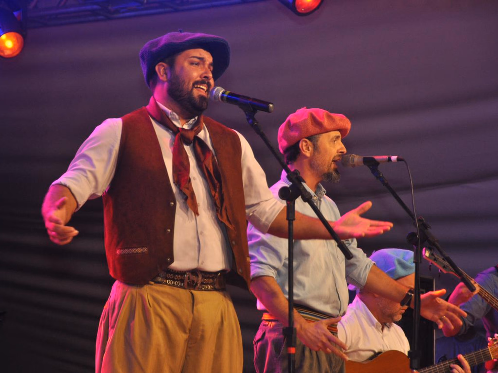 Kiko Martins e Roberto Borges interpretaram a canção "Arrebol"