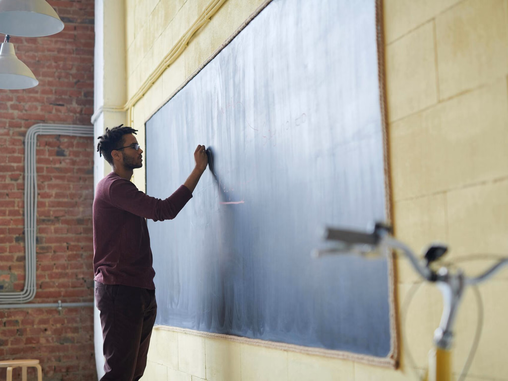Governo protocola na AL projeto de reajuste para o magistério