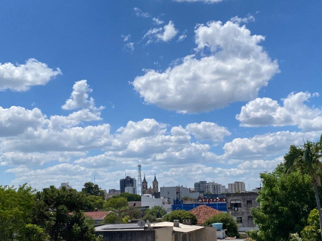 Tempo firme e calor predominam nos próximos dias
