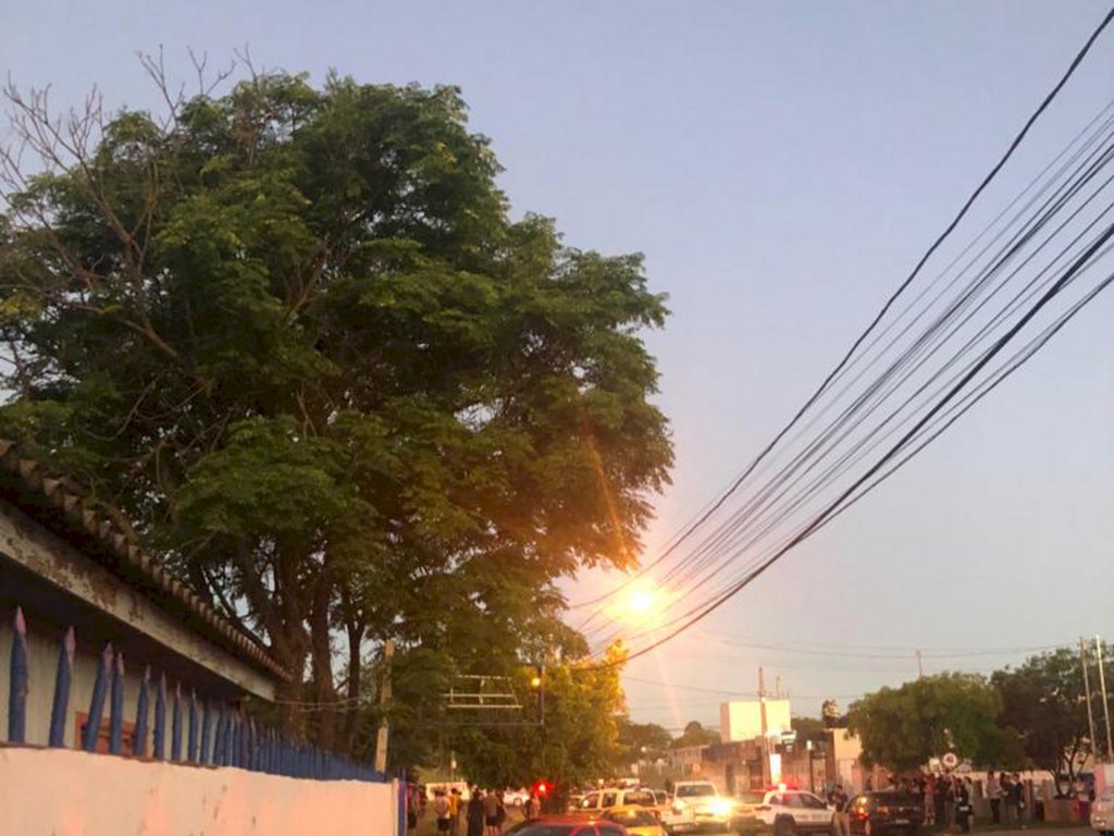 Tiroteio mata um e deixa dois feridos