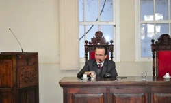 Câmara rejeita contas de Schneider