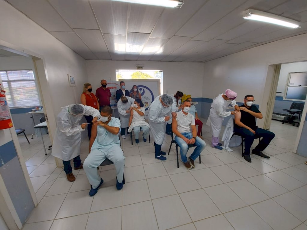 Há um ano iniciava a vacinação contra a covid-19